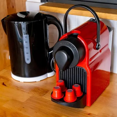 Le Charme De La Place Saint-sauveur