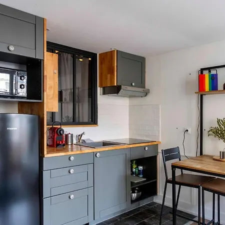 Apartment Le Charme De La Place Saint-sauveur *