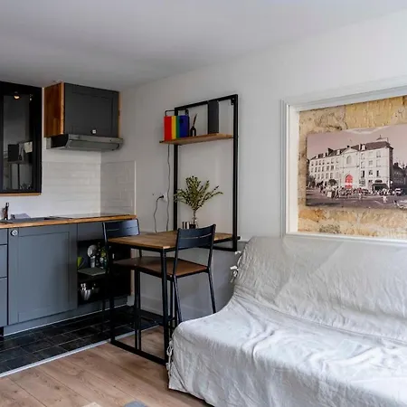Apartment Avec Terrasse - Place Saint-sauveur - *
