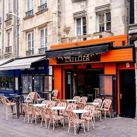 Avec Terrasse - Place Saint-sauveur -