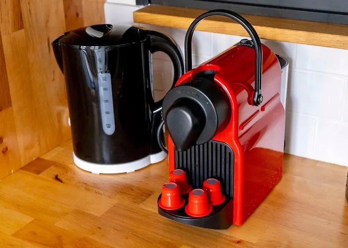 Le Charme De La Place Saint-sauveur