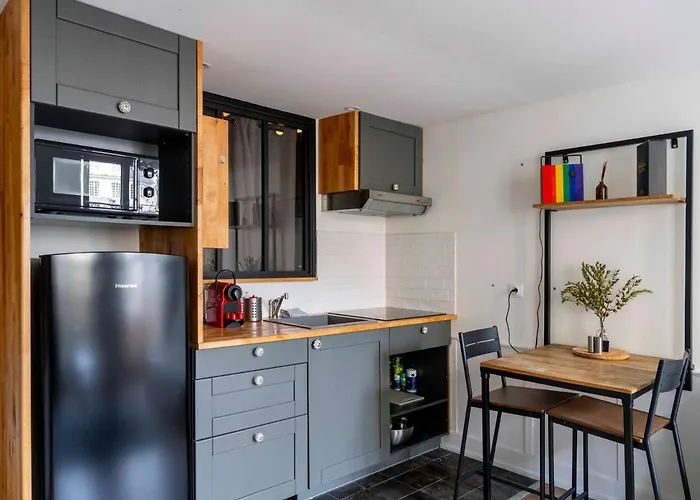 Apartment Le Charme De La Place Saint-sauveur *