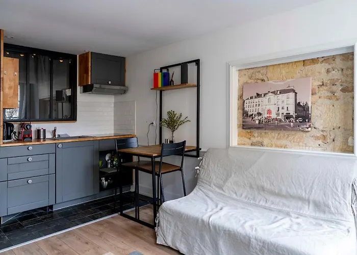 Apartment Le Charme De La Place Saint-sauveur *