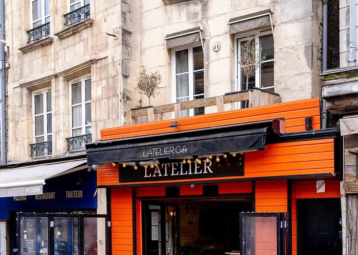 Le Charme De La Place Saint-sauveur 公寓 *