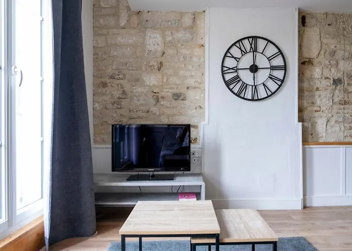 Le Charme De La Place Saint-sauveur Apartment